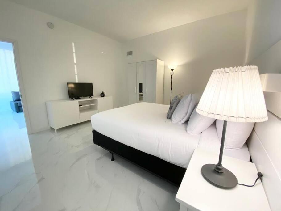 Zen Vacation Rentals Modern Penthouse Across Ocean - Miami Beach — Photos 3